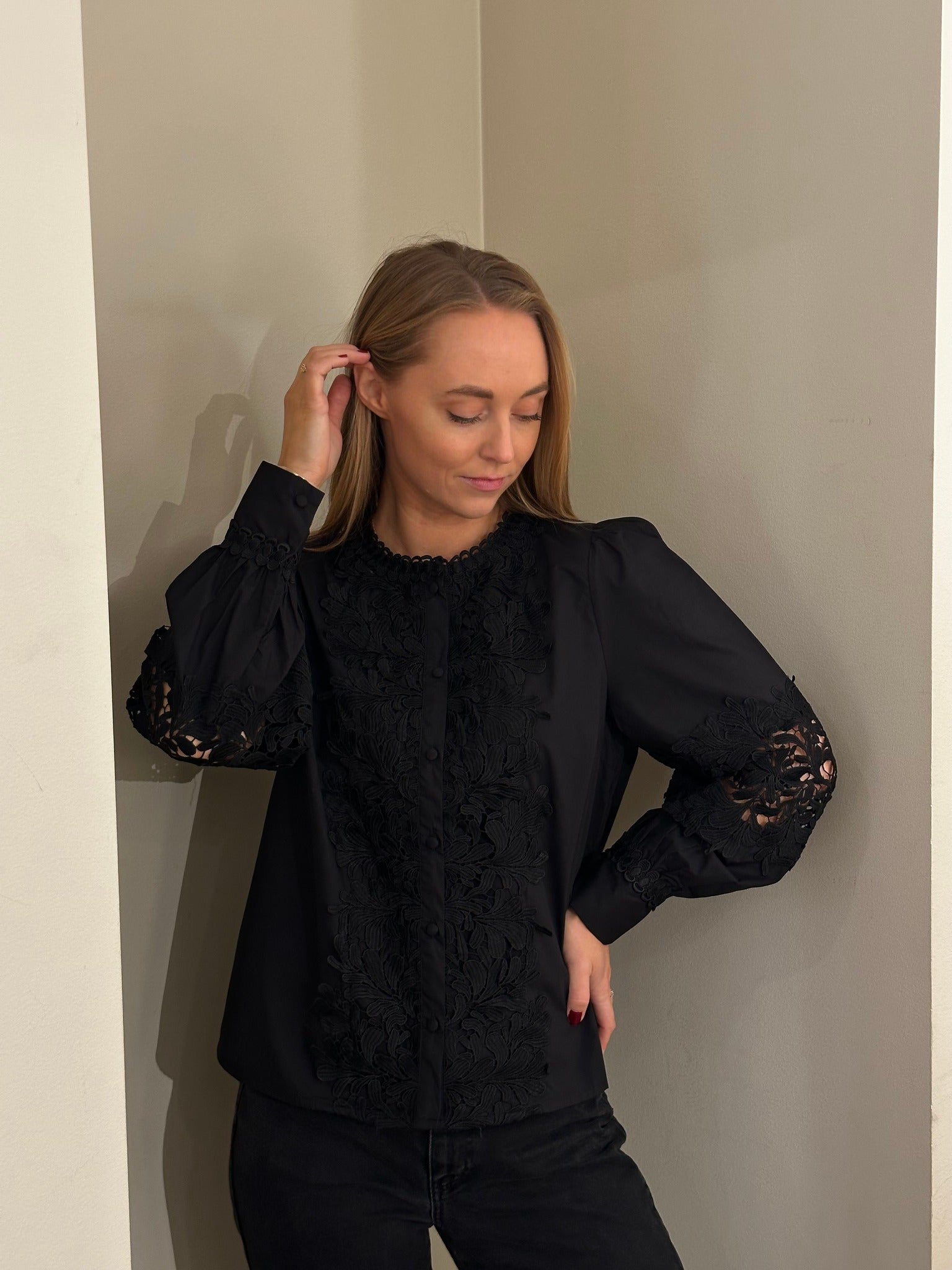 YASSEMIRA Shirt - Black